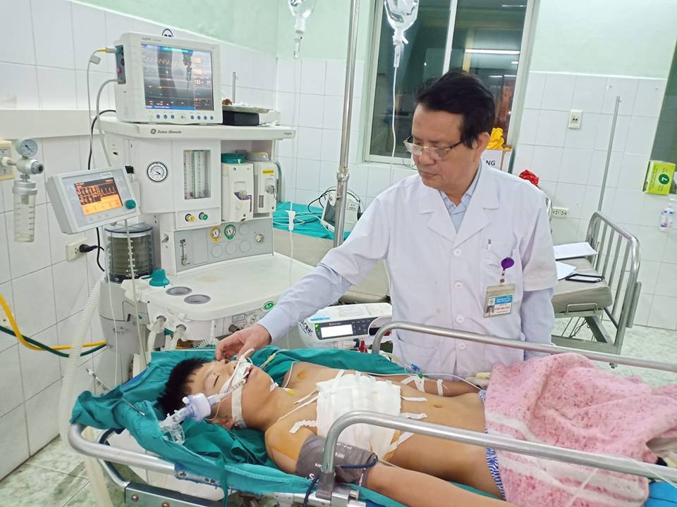 Dốc toàn lực cấp cứu thành công bệnh nhi bị đứt động mạch phổi