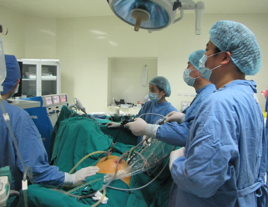 Phẫu thuật nội soi điều trị sỏi san hô hiếm gặp