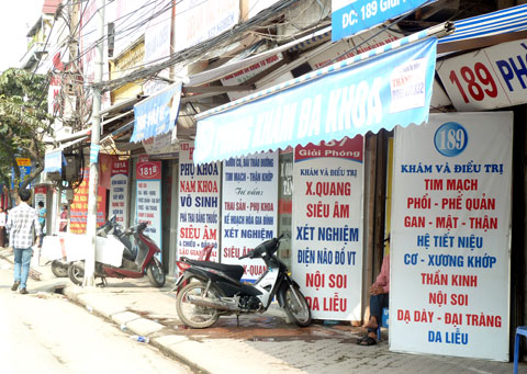 Phòng khám tràn lan “ăn ké” bệnh viện