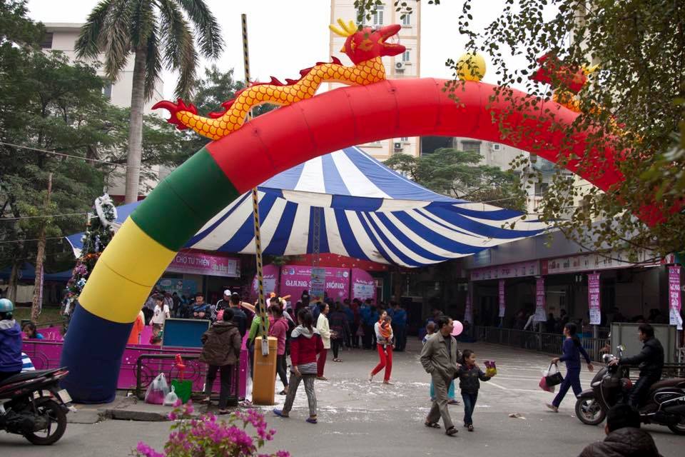 Mang niềm vui đến nơi... hiếm hoi nụ cười