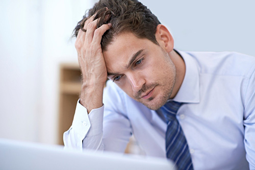  Bướu mỡ trên đầu có cần mổ?