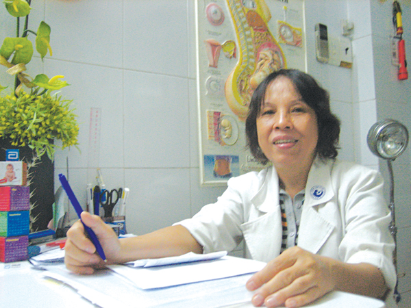 Ai nhớ, ai quên - đôi tay nào khéo đỡ...
