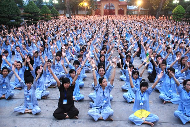 Lão Khoa vào chùa