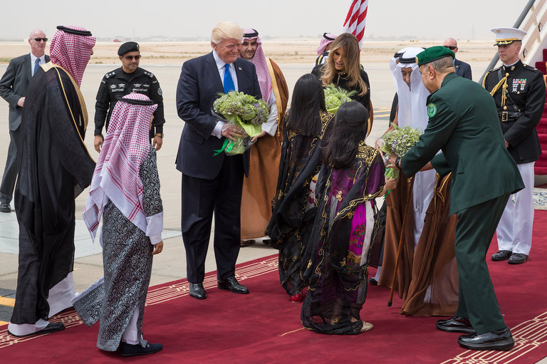 TT Donald Trump lần đầu công du Trung Đông