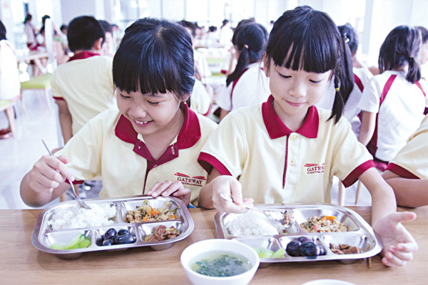 Chế độ dinh dưỡng cho trẻ em học đường