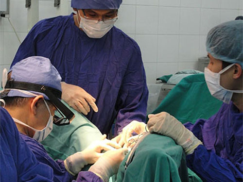 “Xác định lại giới tính” hay “chuyển đổi giới tính”?