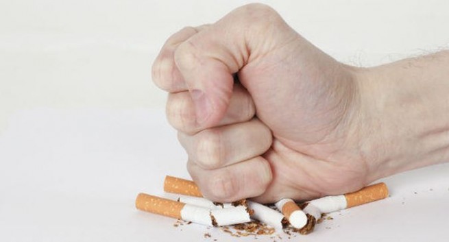Dừng hút thuốc và giảm căng thẳng để chống lại chứng sa sút trí tuệ