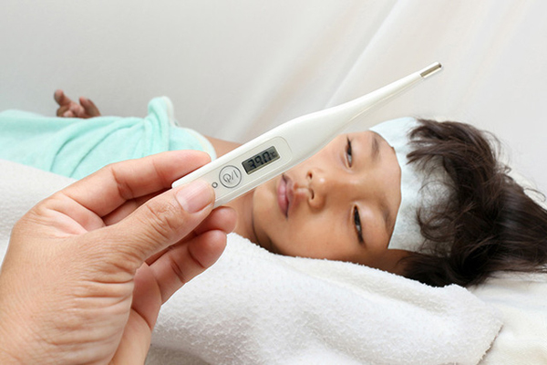 Cách phát hiện sớm sốt xuất huyết ở trẻ