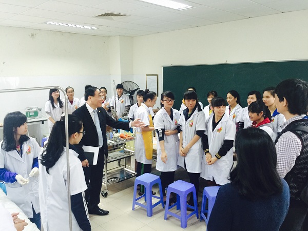 Người bệnh được tiếp cận ân cần ngay tại khoa khám bệnh
