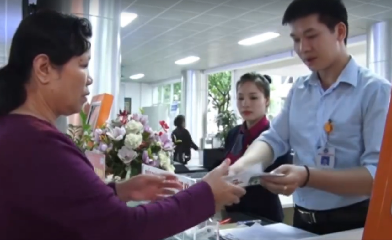 Một chiếc thẻ - Giảm nhiều phiền hà cho người bệnh