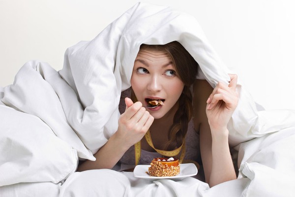 Không nên ăn no quá trước khi ngủ