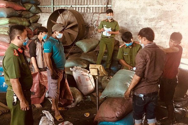 Vụ phế phẩm cà phê trộn bột pin