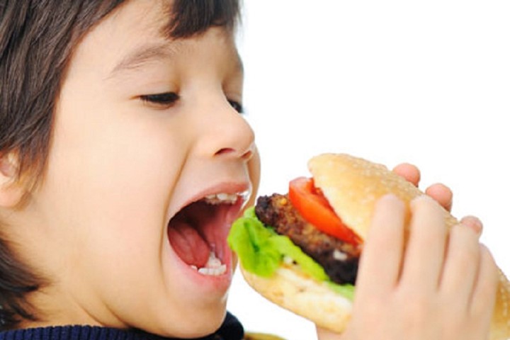 Một số hành vi ăn uống của giới trẻ không tốt  cho sức khỏe
