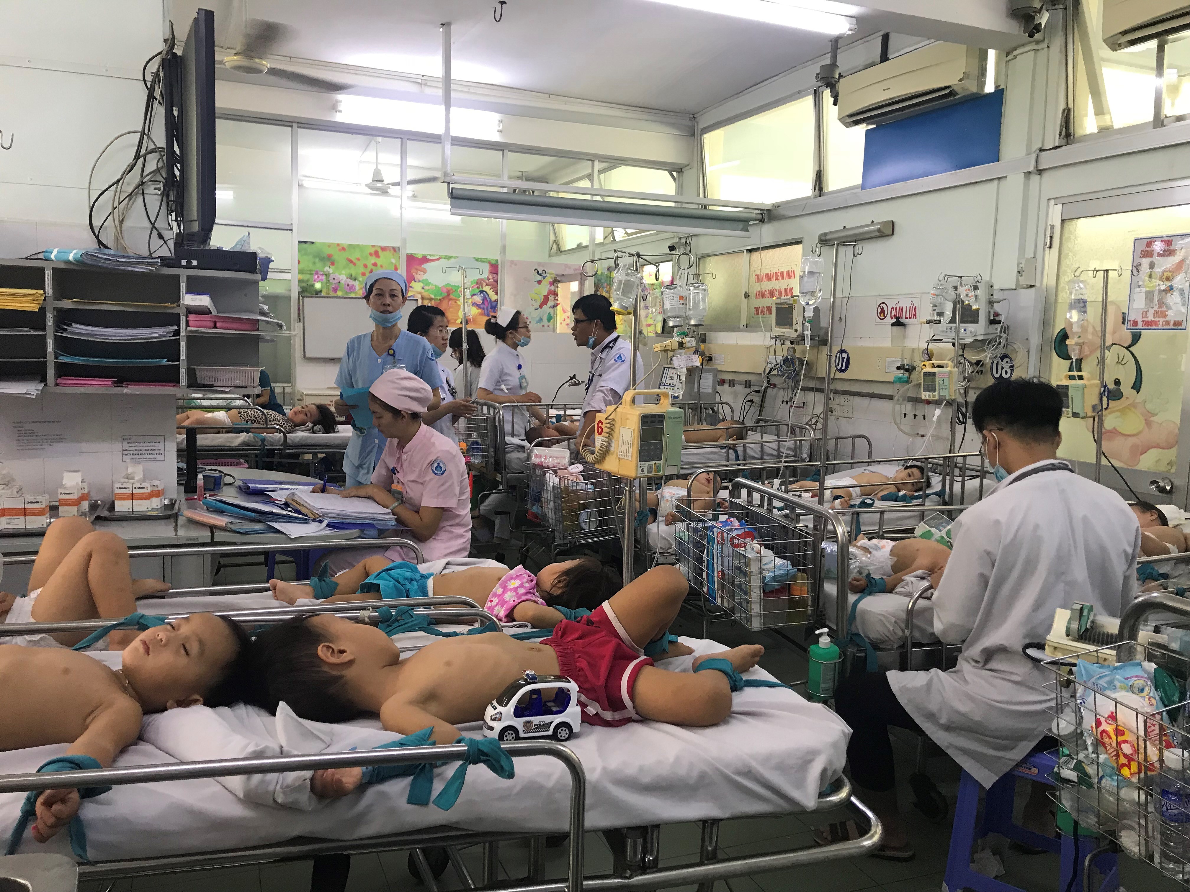 Mùa dịch, bệnh viện tuyến trên quá tải, tuyến dưới vắng vẻ