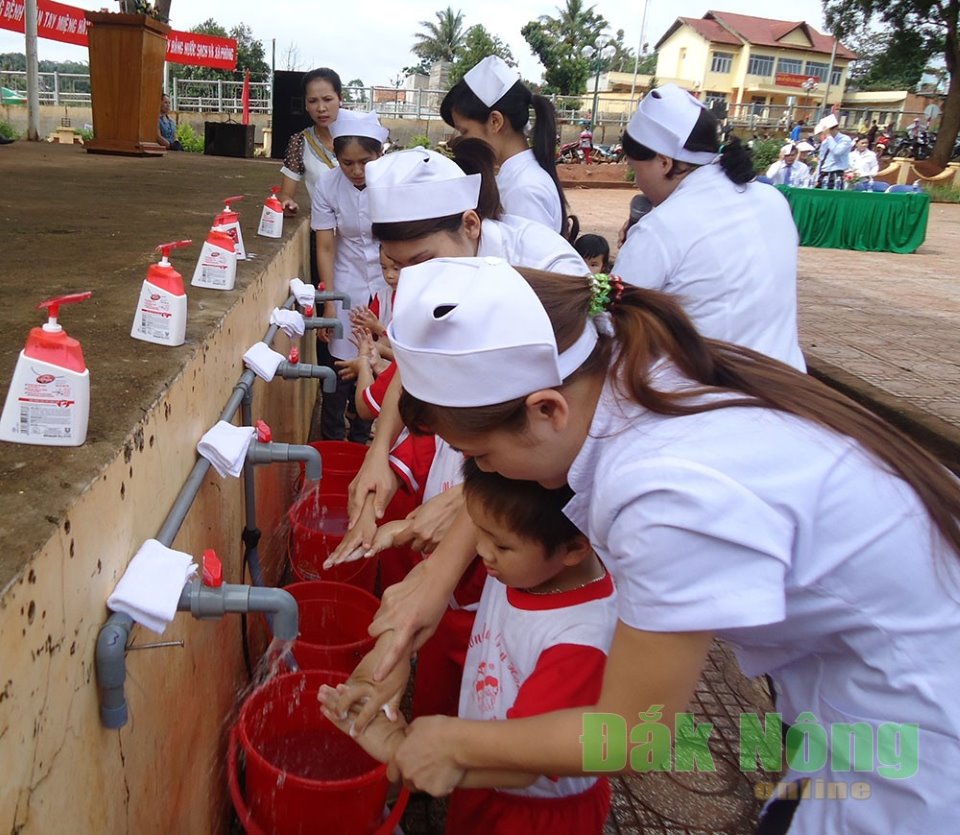 Tích cực hưởng ứng phong trào “Vệ sinh yêu nước, nâng cao sức khỏe nhân dân”