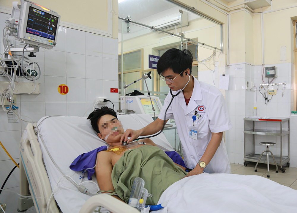 Cứu sống ngoạn mục bệnh nhân dập nát lồng ngực, toác bụng lộ nội tạng