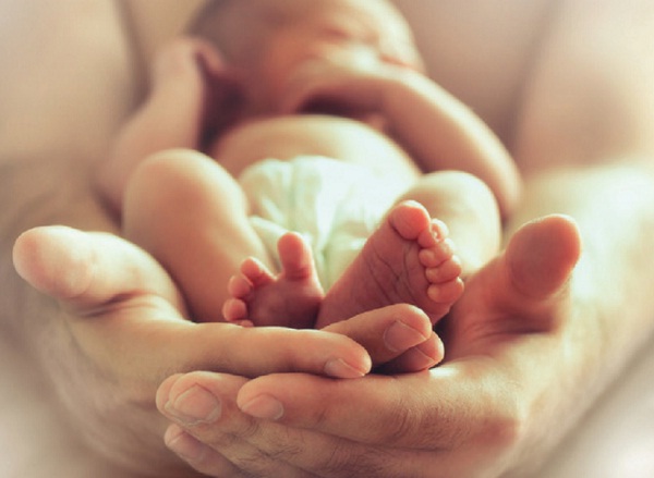 Cha càng lớn tuổi con càng tăng nguy cơ lúc sinh