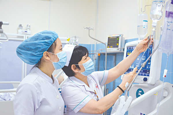 Lửa nghề còn cháy, tình thân còn dày