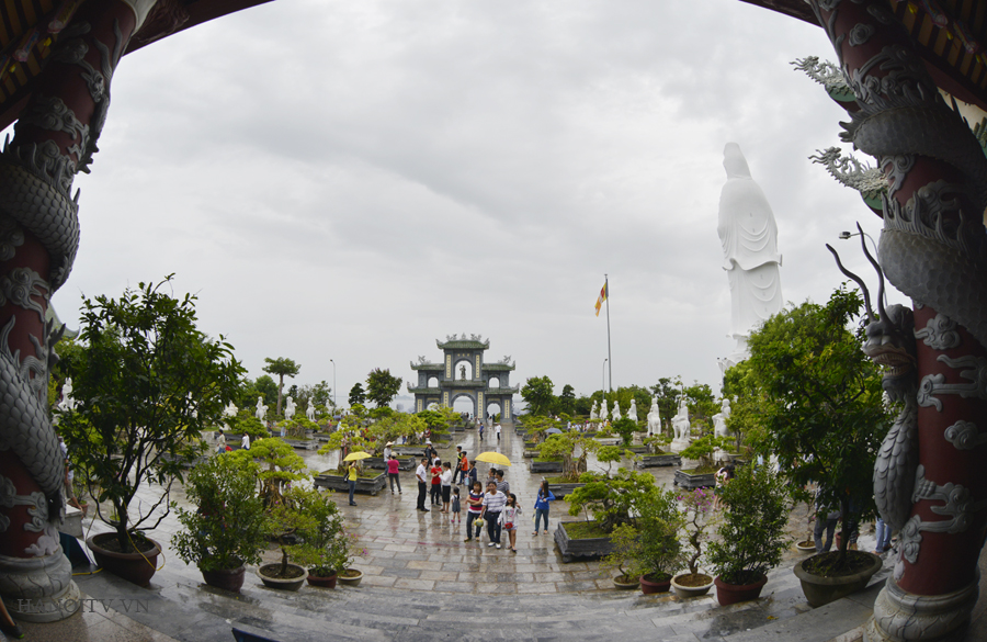 Đầu tư vào du lịch tâm linh Hương Sơn:  Ðược gì, mất gì?