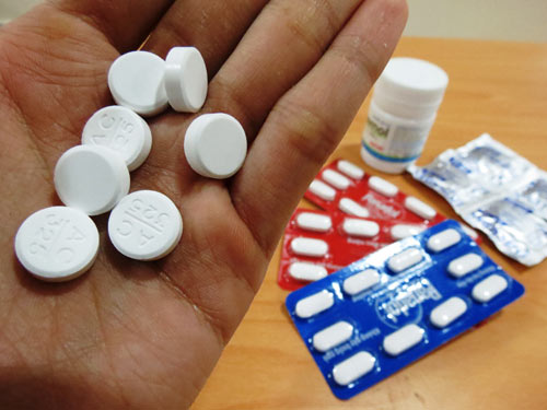 Thuốc hạ sốt cho người lớn và cho trẻ - không phải cứ sốt là dùng