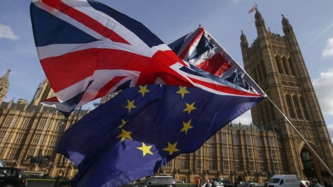 Con thuyền nước Anh chao đảo trong sóng lớn Brexit