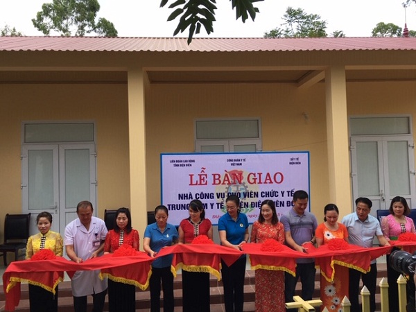 Bàn giao nhà công vụ cho cán bộ, đoàn viên ở Điện Biên