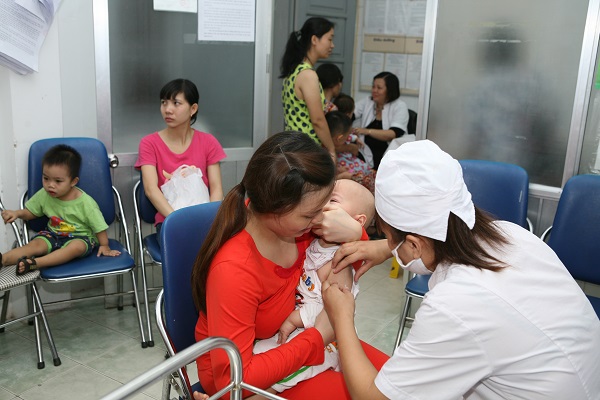 Khoảng trống miễn dịch và nguy cơ mắc sởi ở trẻ sau sinh