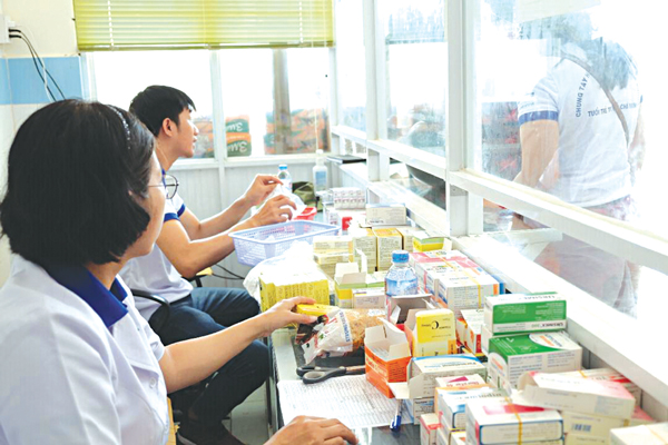 Bác sĩ TP.HCM chăm sóc sức khỏe ngư dân Côn Đảo