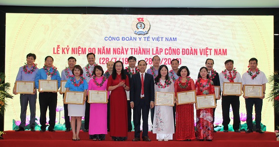 Kỷ niệm 90 năm công đoàn Việt Nam, biểu dương cán bộ tiêu biểu ngành y tế