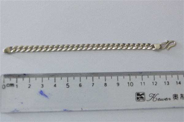 Gắp dây chuyền dài 14cm trong phế quản bệnh nhi hơn 2 tuổi