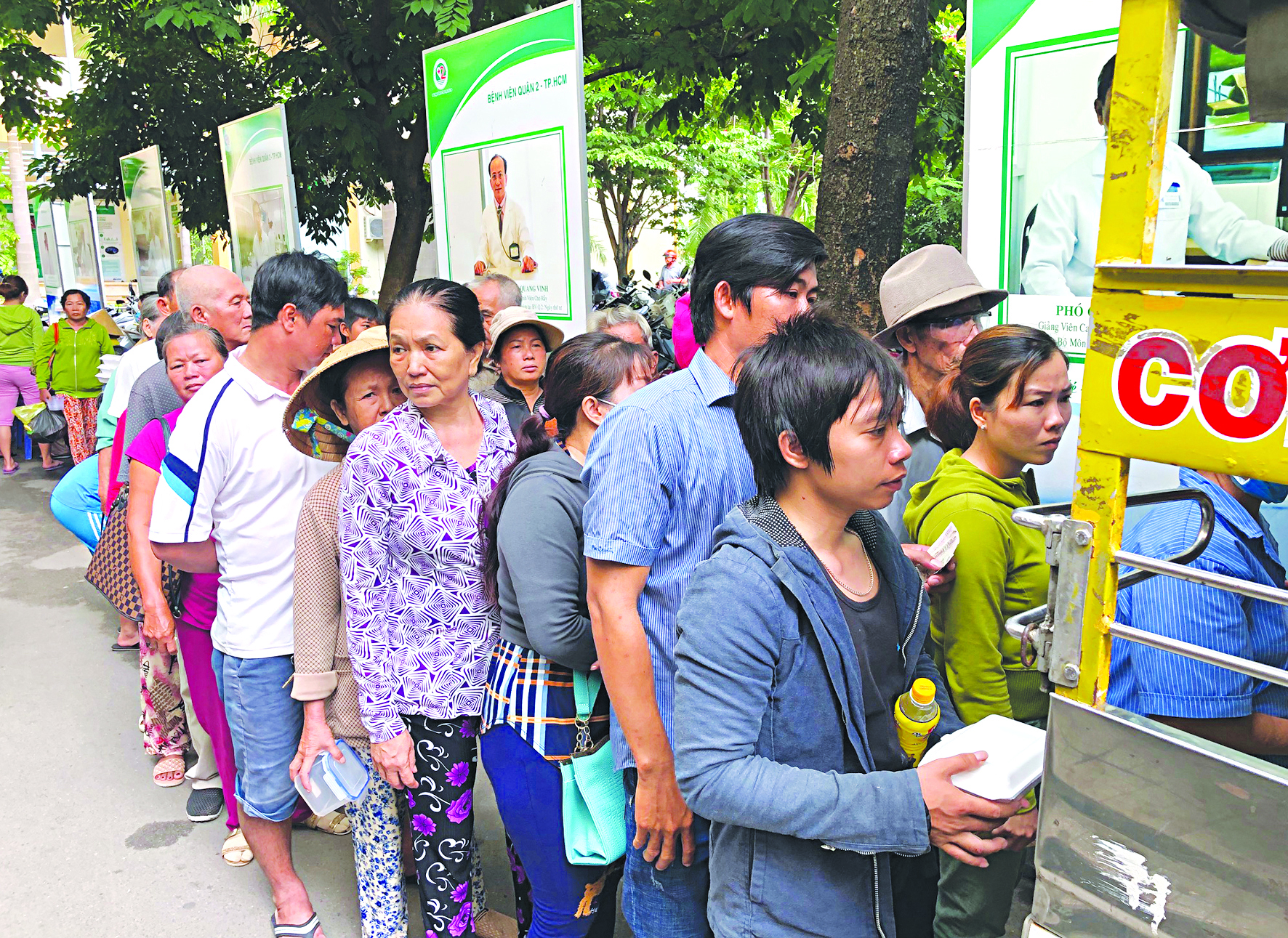 Những hộp cơm nghĩa tình giữa nhà thương