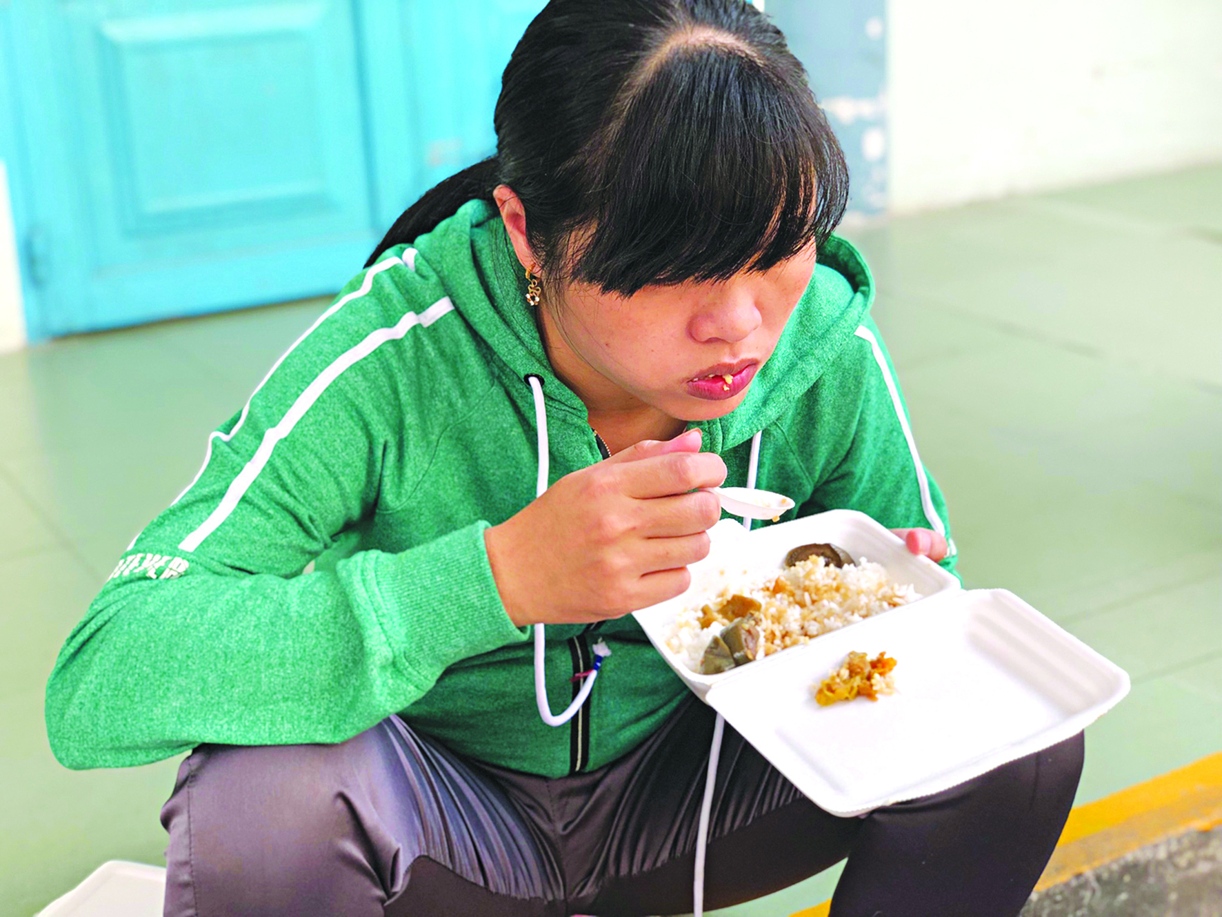 Những hộp cơm nghĩa tình giữa nhà thương