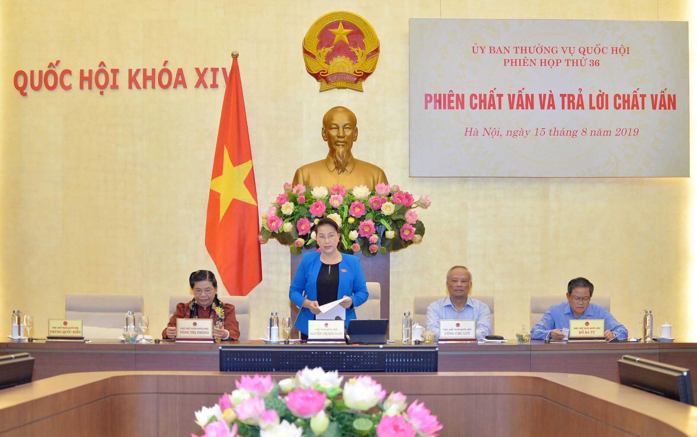 Ủy ban Thường vụ Quốc hội chất vấn các thành viên Chính phủ