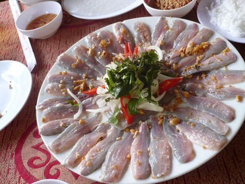 Cảnh báo nguy cơ mắc ung thư gan vì ăn gỏi cá