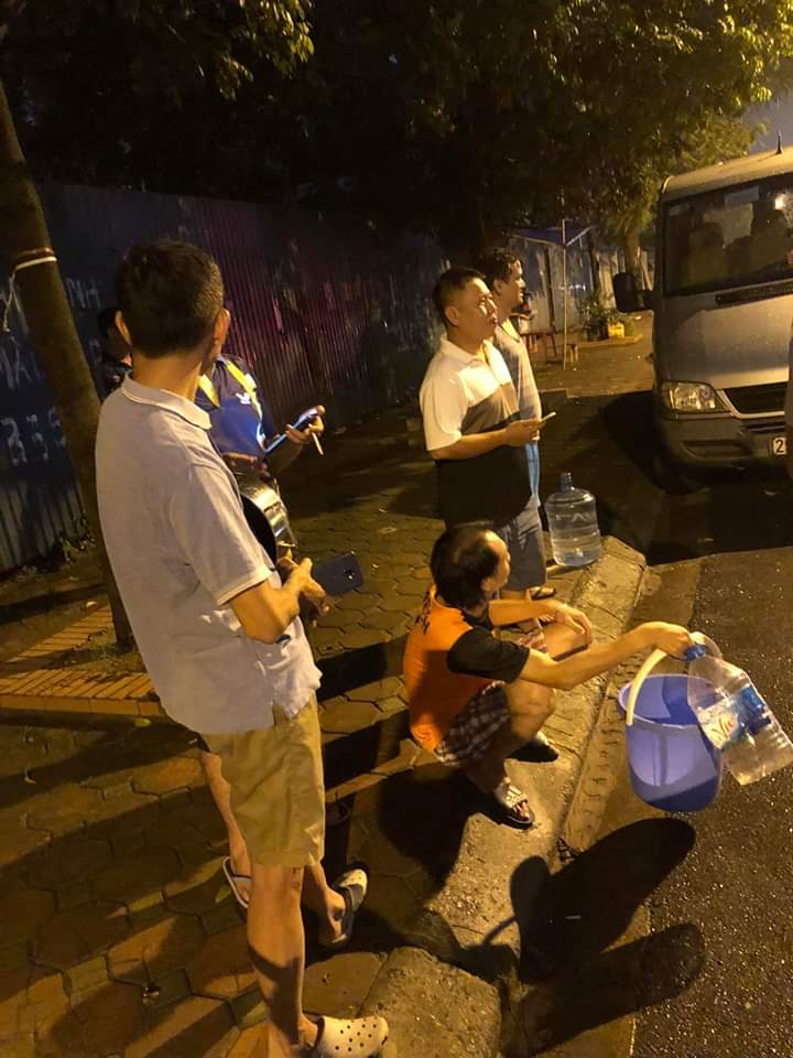 Người dân Thủ đô trong “vòng quay” nước sạch