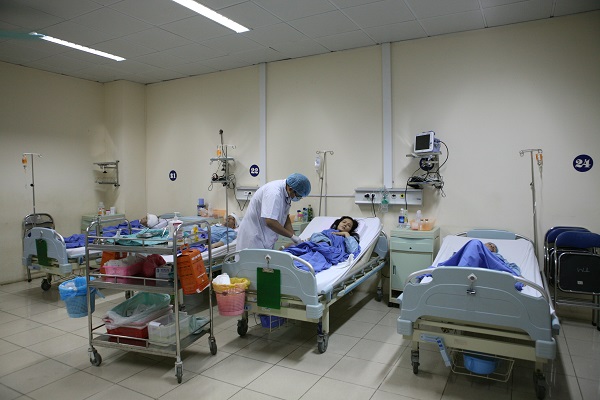 Quá tải bệnh viện từng bước được giải quyết, tăng cường đầu tư y tế cơ sở