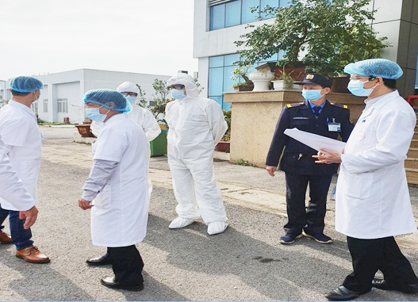CĐYT VN  thăm hỏi, động viên bác sĩ Bệnh viện Bệnh Nhiệt đới Trung ương