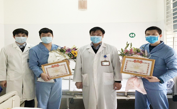 CĐYT VN  thăm hỏi, động viên bác sĩ Bệnh viện Bệnh Nhiệt đới Trung ương