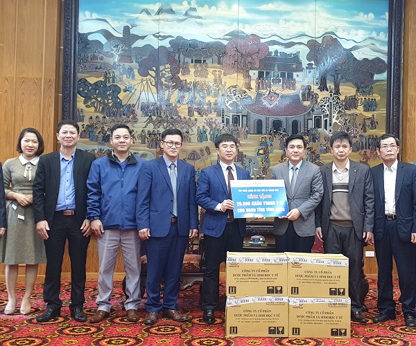 Tập đoàn AIKYA PHARMA trao tặng 50 nghìn khẩu trang cho Bộ Y tế và tỉnh Vĩnh Phúc phòng, chống dịch COVID-19