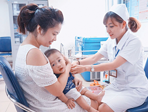 tiêm vắcxin phòng bệnh cho trẻ em