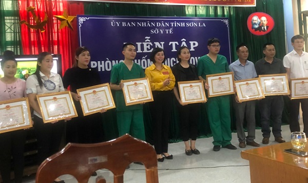 Ngành y tế Sơn La tổ chức diễn tập phòng, chống COVID-19