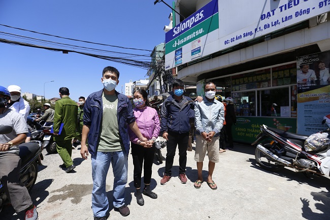 Bắt 6 đối tượng giả bác sĩ lừa bán thuốc “chữa bách bệnh”