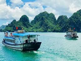 Từ hôm nay 10/12, khi mua vé tham quan Vịnh Hạ Long du khách cần cung cấp thông tin gì?- Ảnh 2. Quảng Ninh mở lại hoạt động tham quan vịnh Hạ Long từ 1/5