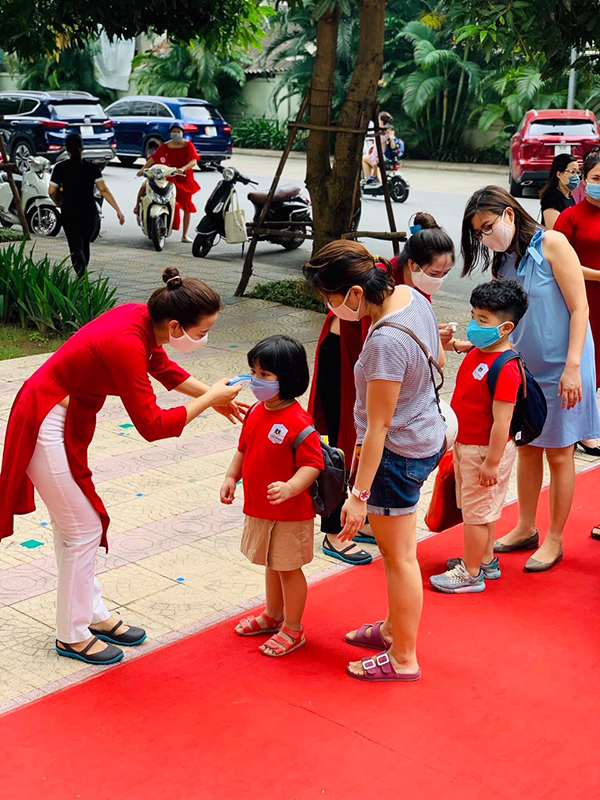 Học sinh tiểu học, mầm non đi học trở lại đạt tỉ lệ cao