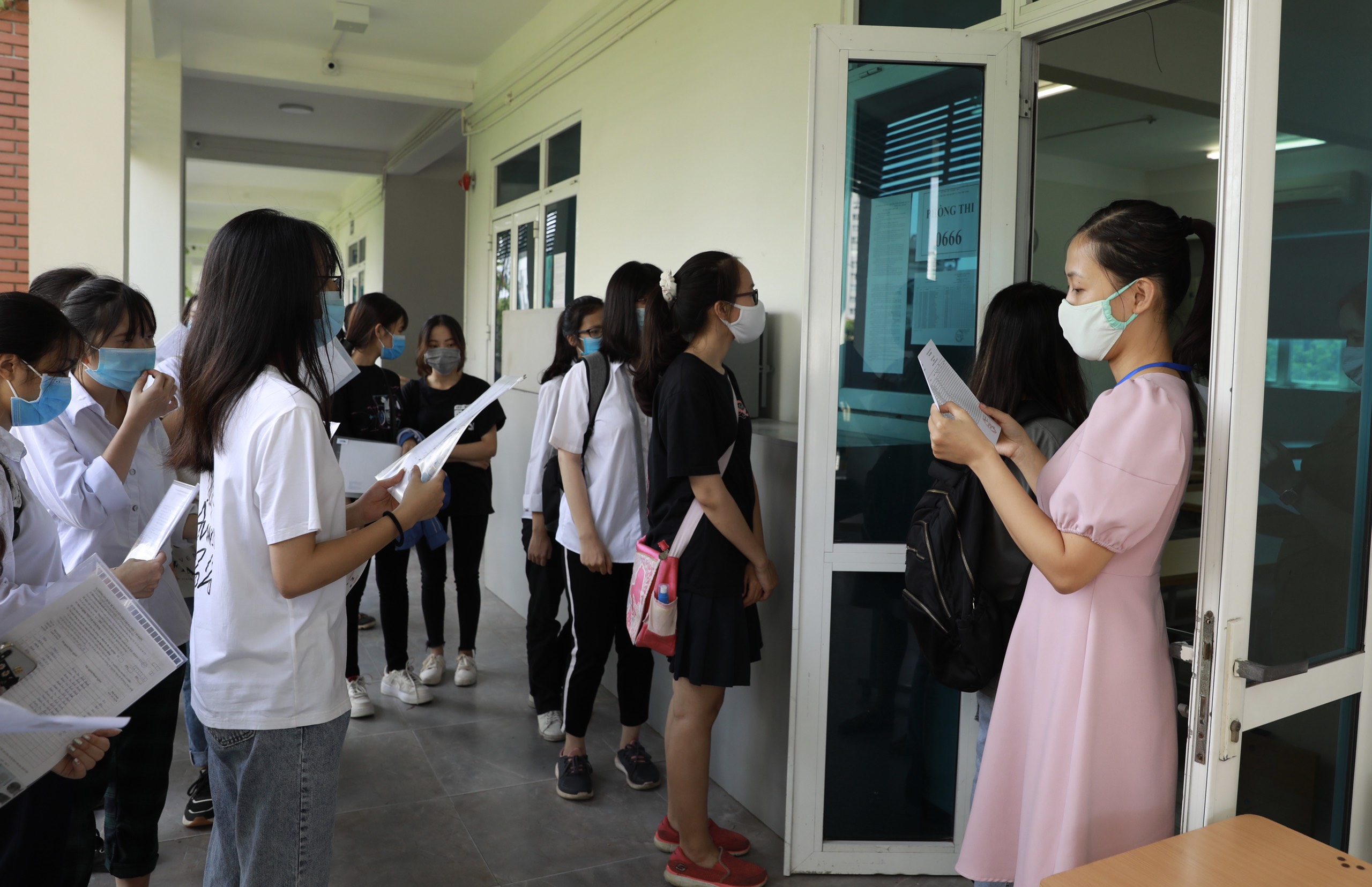 Bộ GD-ĐT Phùng Xuân Nhạ trực tiếp kiểm tra việc chuẩn bị cho kỳ thi tốt nghiệp THPT