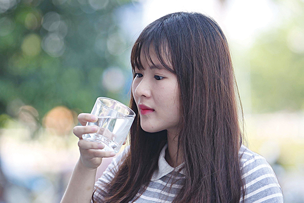 Uống  nước 
