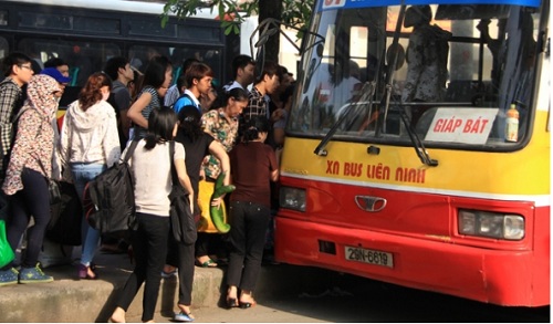 Bến xe bus, nhà vệ sinh công cộng ẩn chứa nguy cơ bị quấy rối tình dục