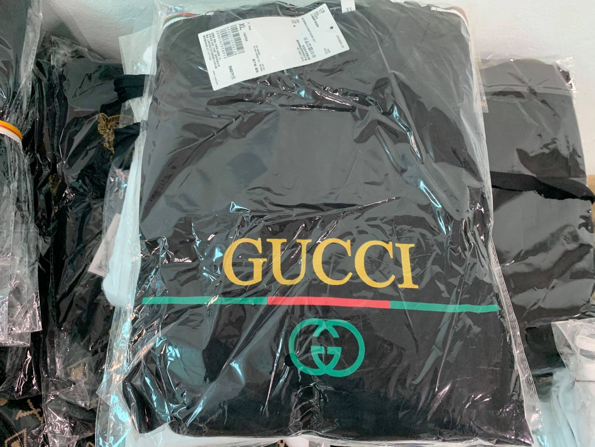 Túi Gucci, LV 'nhái' chất đống trong kho hàng giả các nhãn hiệu nổi tiếng