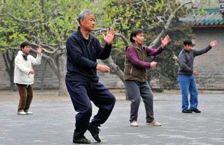Người cao tuổi thường xuyên tập thể dục giúp giảm nguy cơ sa sút trí tuệ