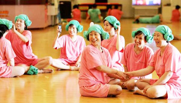 Với hình ảnh Jimjibang, bạn sẽ biết thêm về nơi mà người Hàn Quốc thường xuyên tới để thư giãn và tái tạo tinh thần. Được thiết kế với nhiều tiện nghi như phòng xông hơi, phòng tập thể hình và khu vực nghiền ngẫm, Jimjibang đảm bảo là nơi tuyệt vời để tái tạo lại tâm hồn sau một tuần làm việc mệt mỏi.